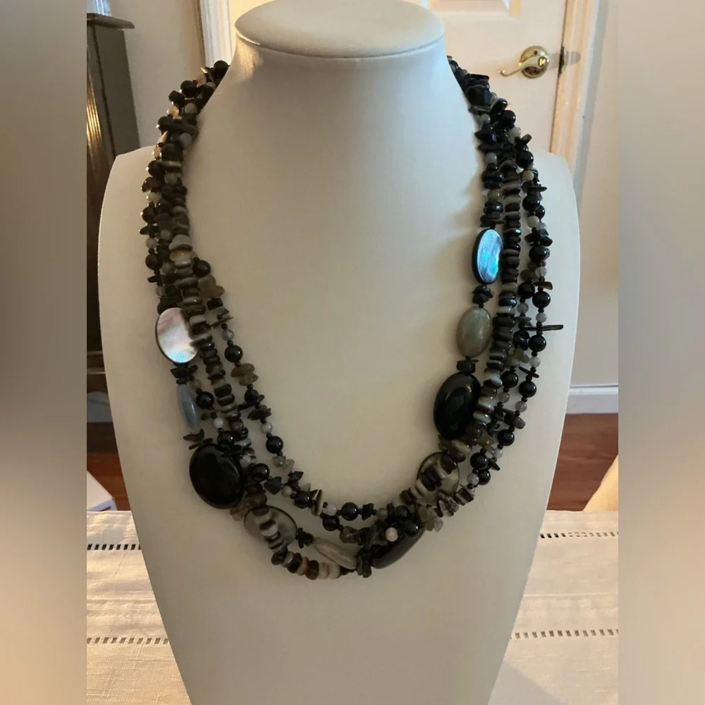 Black and Grey Necklace this necklace